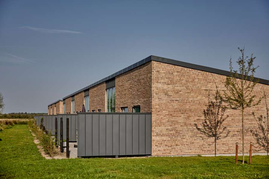 Stålprofiler på rad og rækkehuse, Sofiendal Enge, Poul Anker Bechs Vej 232, 9200 Aalborg SV